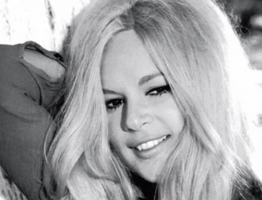 «Η Αλίκη Βουγιουκλάκη ερχόταν αμακιγιάριστη και ήταν αγνώριστη…»